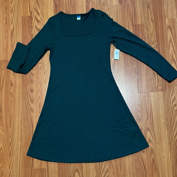 Old Navy Dresses & Skirts - New Pleated Dress